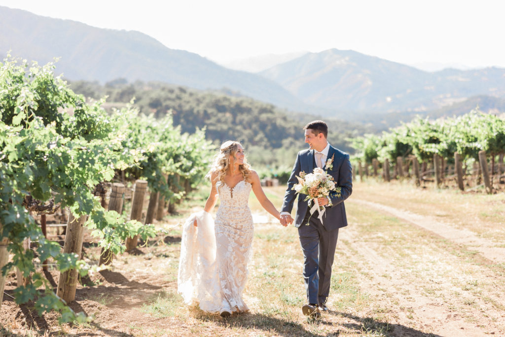 wedding couple in vineyard
